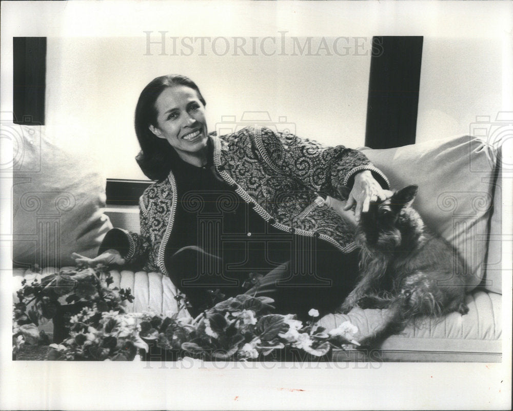 Press Photo Ballerina Maria Tallchief Couch Dog - Historic Images