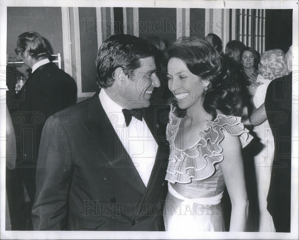 1974 Buzzy And Maria Paschen Only Have Eyes For Each Other - Historic Images