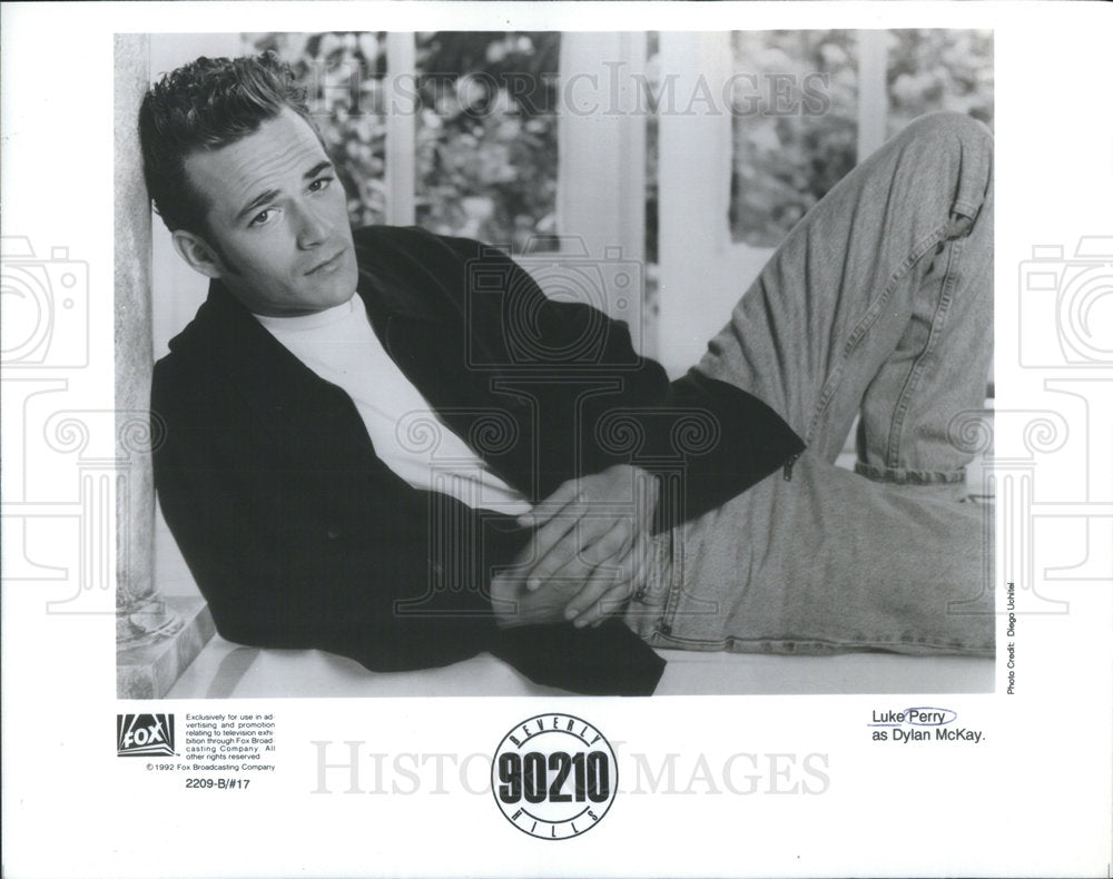 1993 Press Photo Luke Perry as Dylan McKay on Beverly Hills 90210 - Historic Images