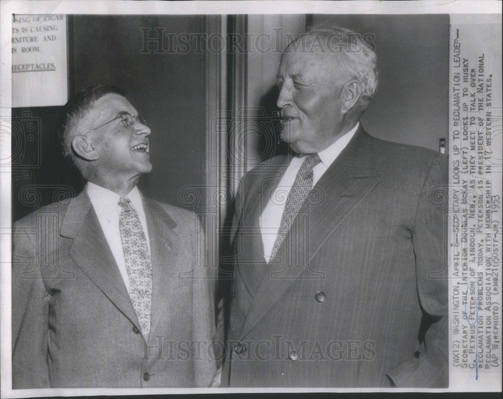 1953 Press Photo Secretary of the Interior Douglas McKay with Petrus Peterson - Historic Images