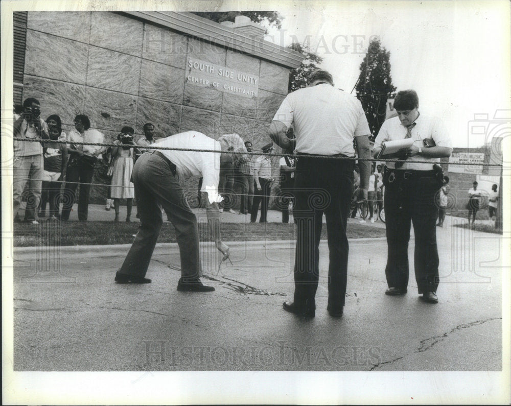 1983 Press Photo investigators evidence scene shooting police officer injured - Historic Images