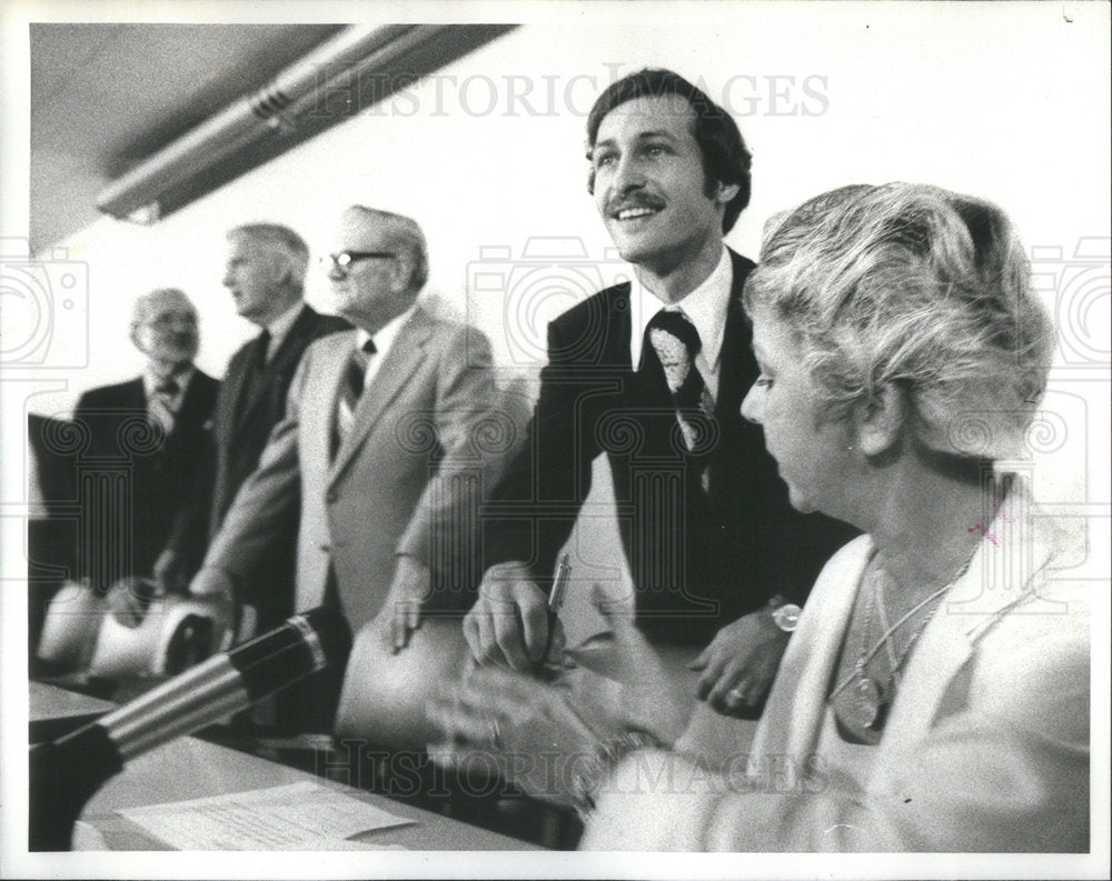 1979 Press Photo David Cintron Police Board Mayor Byrne - Historic Images