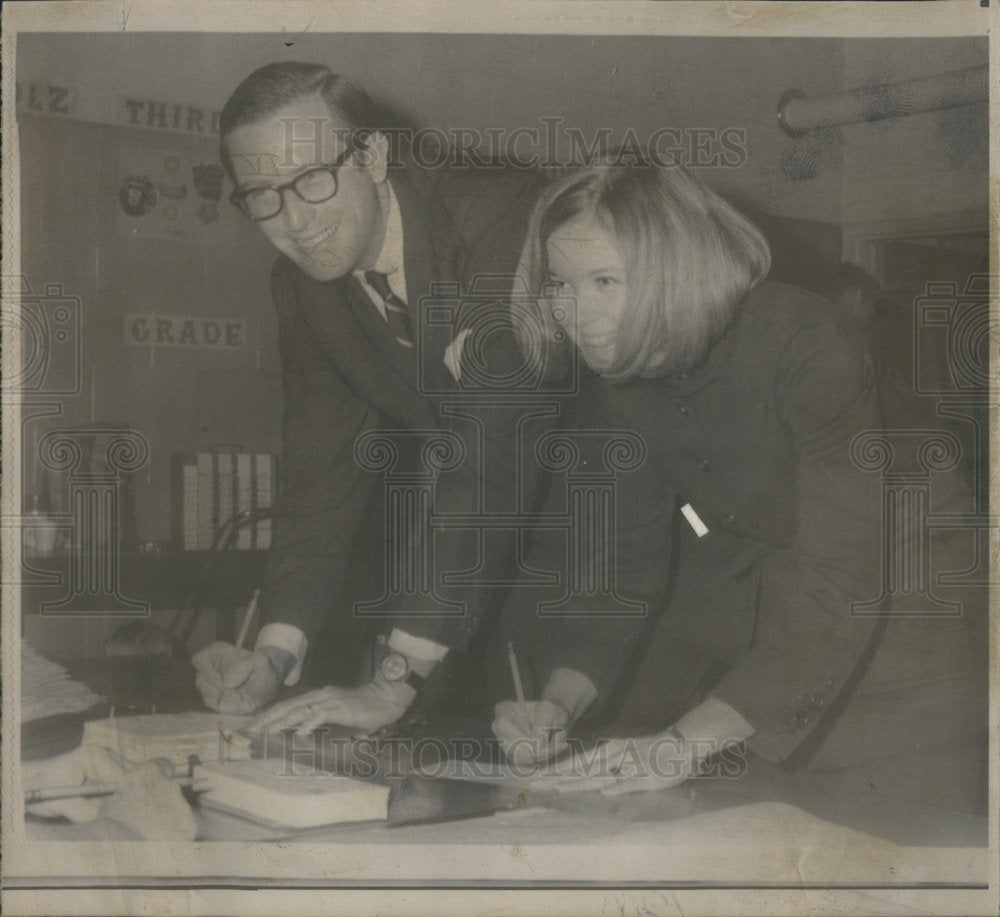 1968 Jay Rockefeller and his wife, Sharon sign up to vote - Historic Images