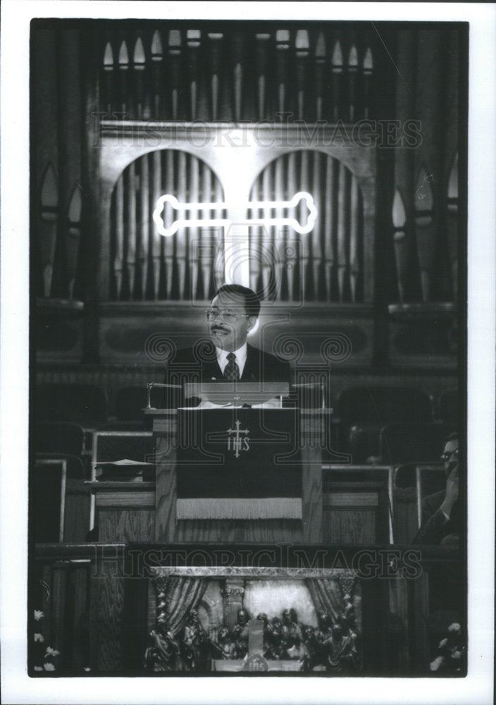 1994 Press Photo Gubernatorial Candidate Roland Burris - Historic Images