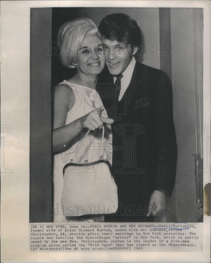 1965 Press Photo Sybil Burton With Her New Husband Jordan Christopher