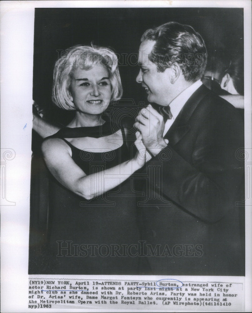 1963 Sybil Burton Welsh Actor Richard Burton's Wife - Historic Images