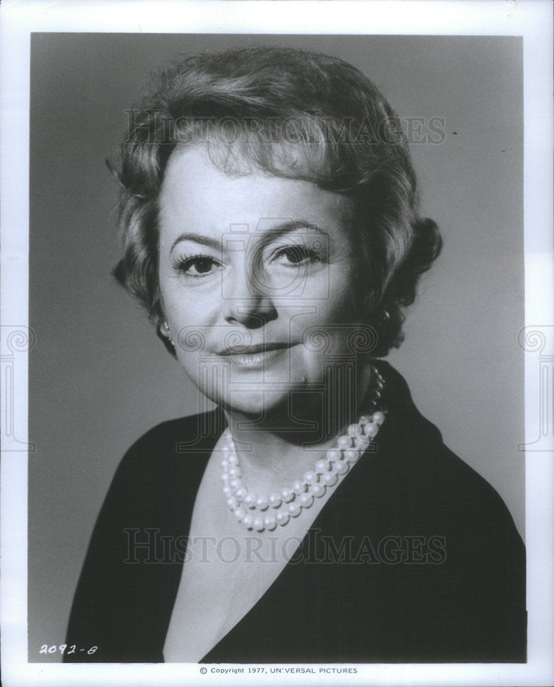 1977 Press Photo Olivia de Havilland Airport &#39;77 - Historic Images