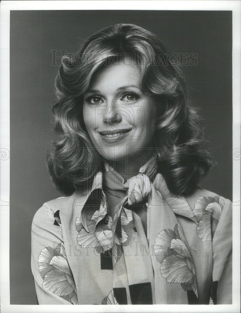 1975 Press Photo Swiss Family Robinson&#39;s Pat Delany Smiling Prettily For Camera - Historic Images