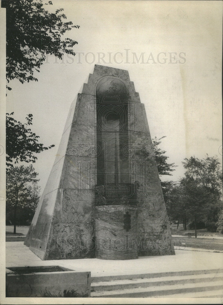 1939 Monument Built To Honor Captain Stephen Darius - Historic Images