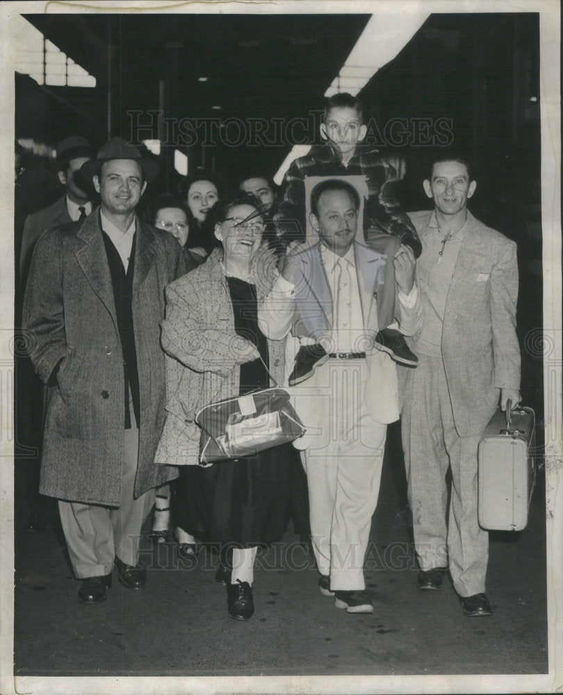 1953 P.O.W. Louis Dans and Family after his Release from Russians - Historic Images