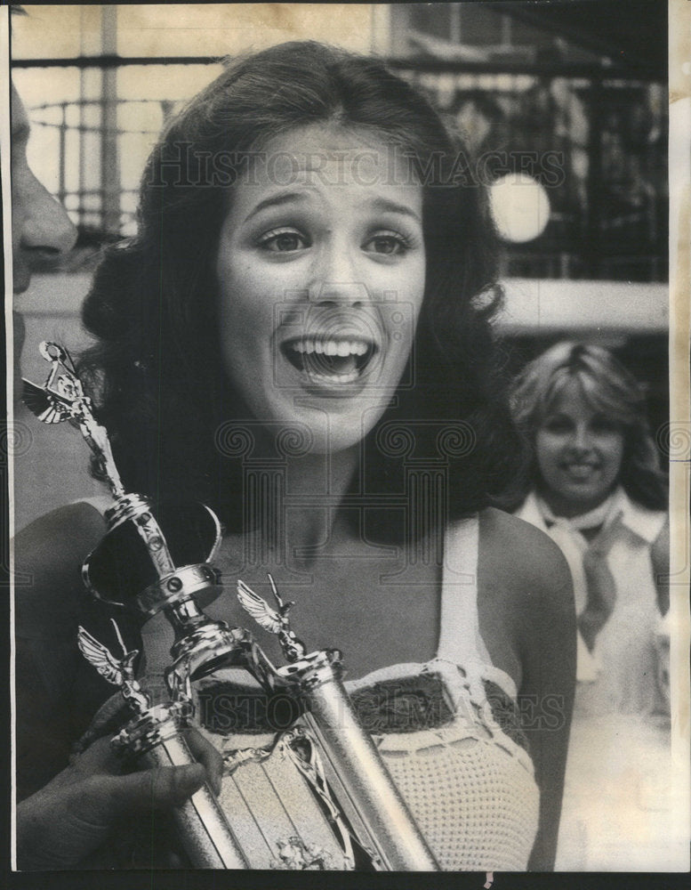 1975 Miss Chicago Contest Winner Danly Holding Trophy - Historic Images