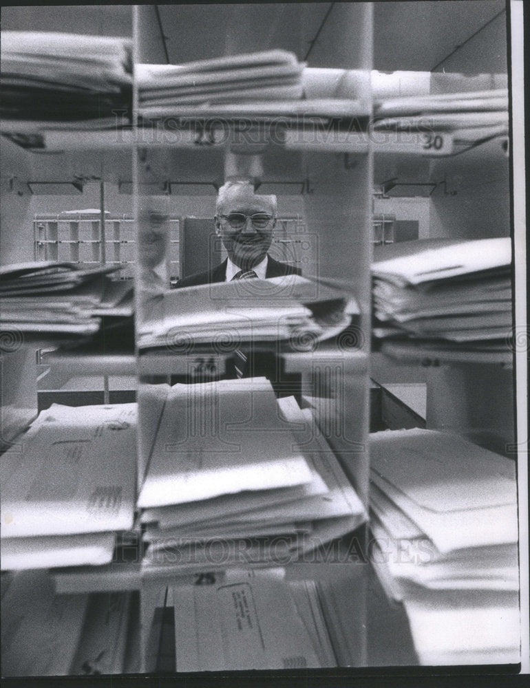 1970 Press Photo Glenview Postmaster Robert M. Burke - Historic Images