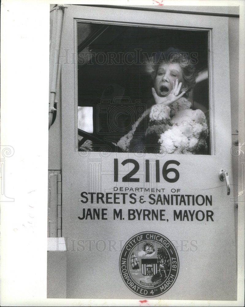 1982 Press Photo Mayor Jane Byrne Anounces Clean-Up On Arbor Day - Historic Images