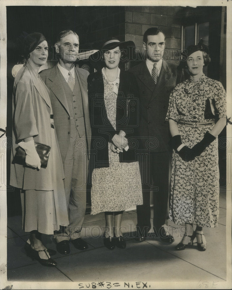 1934 Press Photo Secretary of War Harry Baxter &amp; Family Arrive From Salt Lake - Historic Images