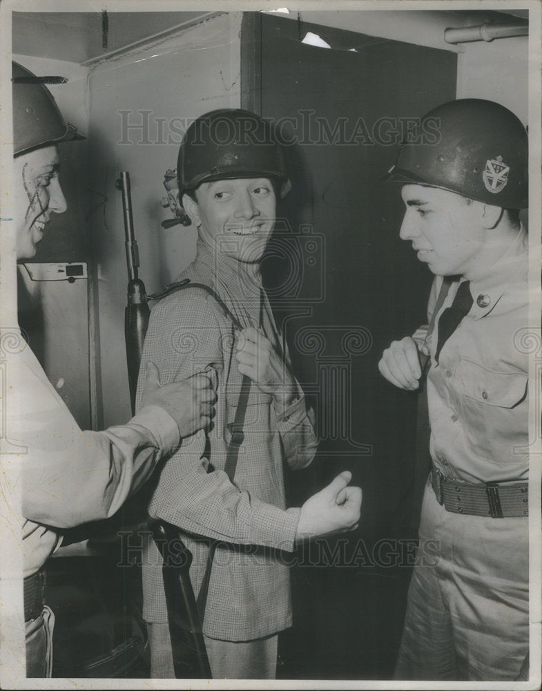 1949 Singer Vic Damone In National Guard Uniform With Gun On Back - Historic Images