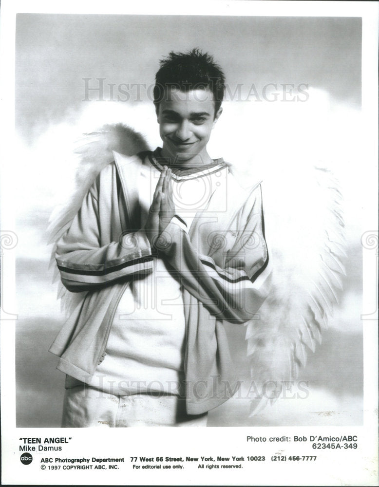1997 Press Photo Teen Angel Series Lead Actor Damus Promotion Picture Wings - Historic Images