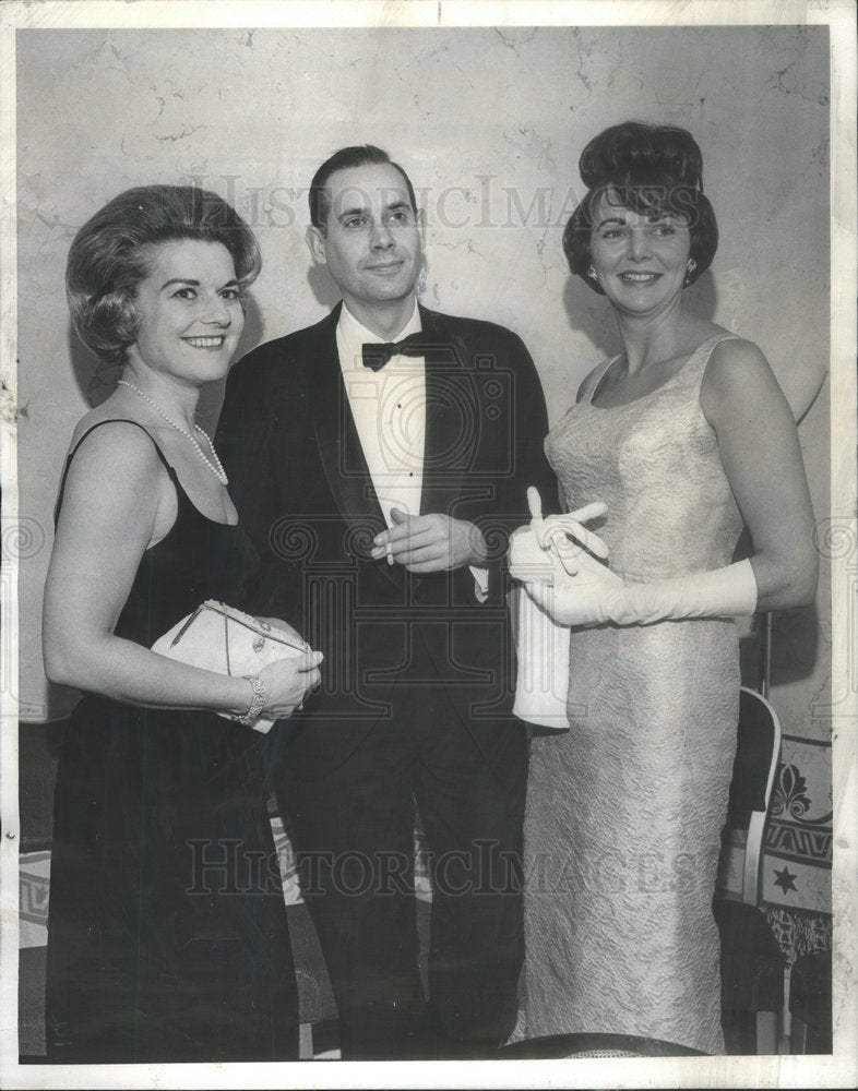 1963 Yuletide Ball Cocktail Preamble Socialites Lavezzorio Brown - Historic Images