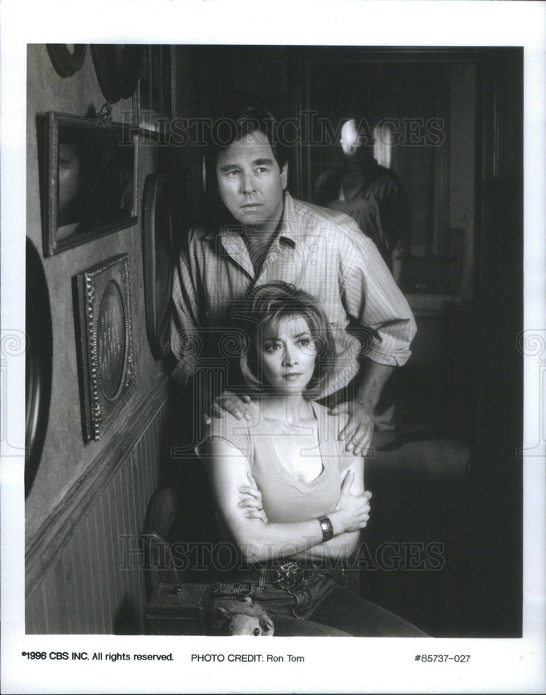 1996 Press Photo The Uninvited Television Movie Actors Lawrence Bridges - Historic Images