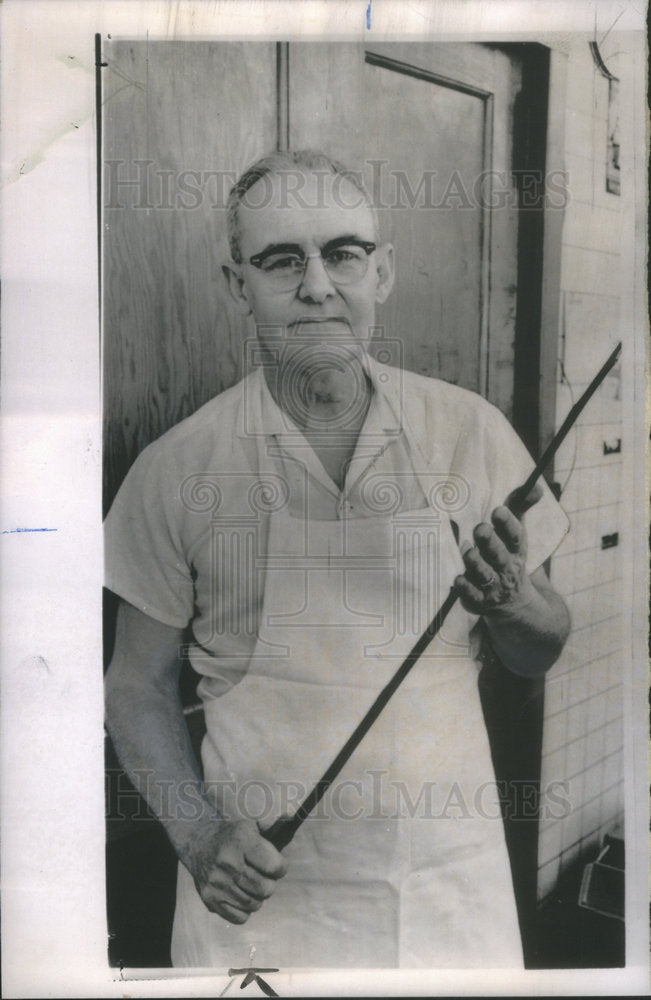 1954 Arthur Law Pontiac Grocer Michigan Legislator Public Flogging - Historic Images