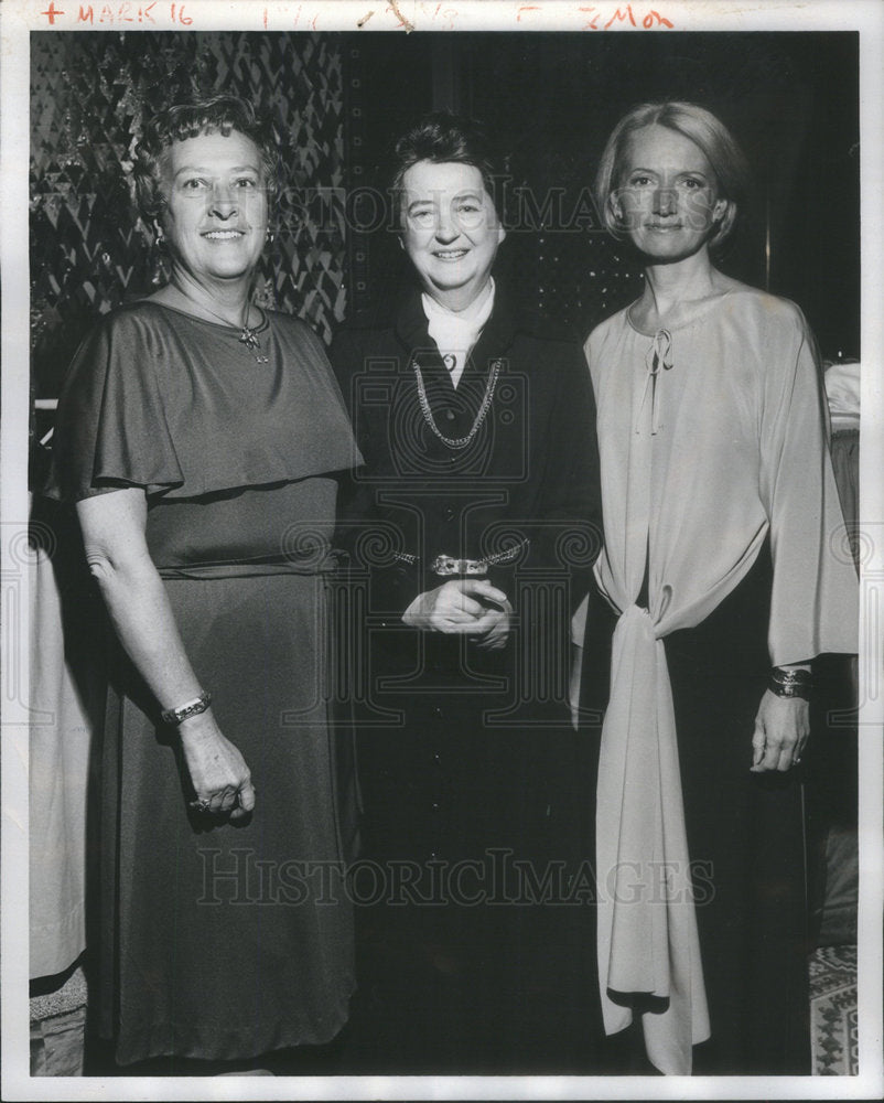 1976 Press Photo Mary Wells Lawrence Burke McIntyre - RSC70349 - Historic Images