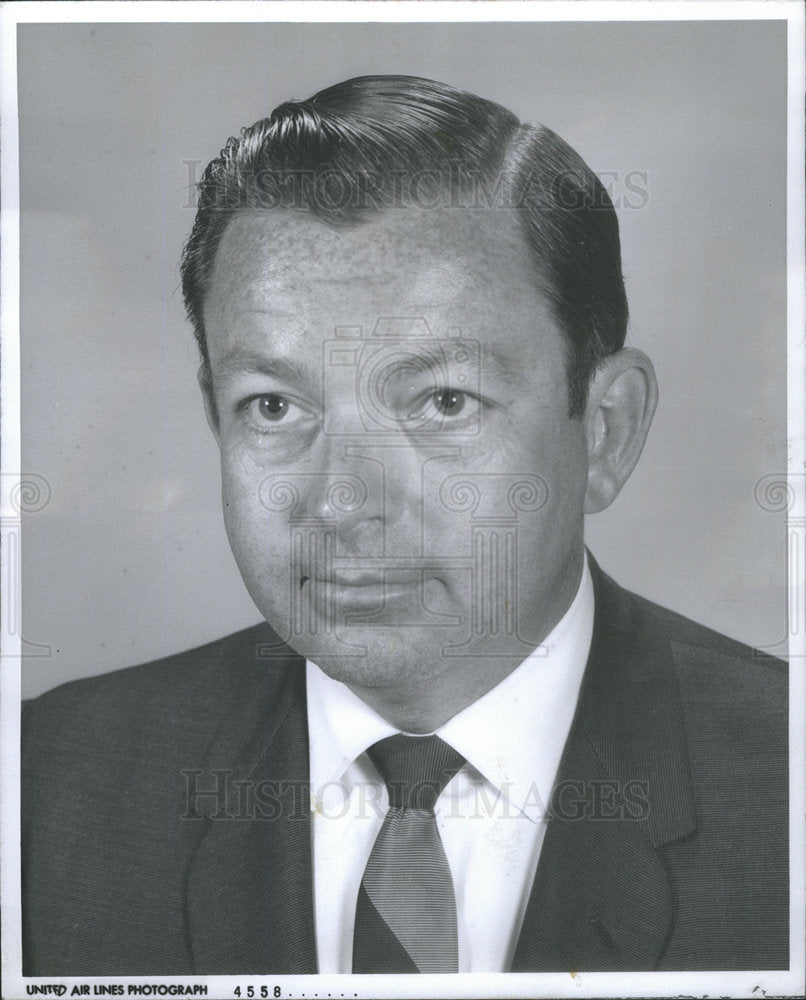 1974 United Air Lines Property Vice President Lawder Portrait - Historic Images