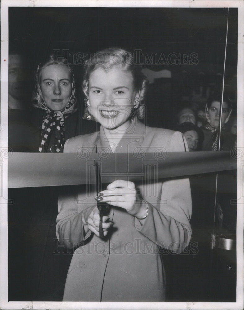 1949 Press Photo Miss Photoflash Claire Dennis Cutting Ribbon - Historic Images