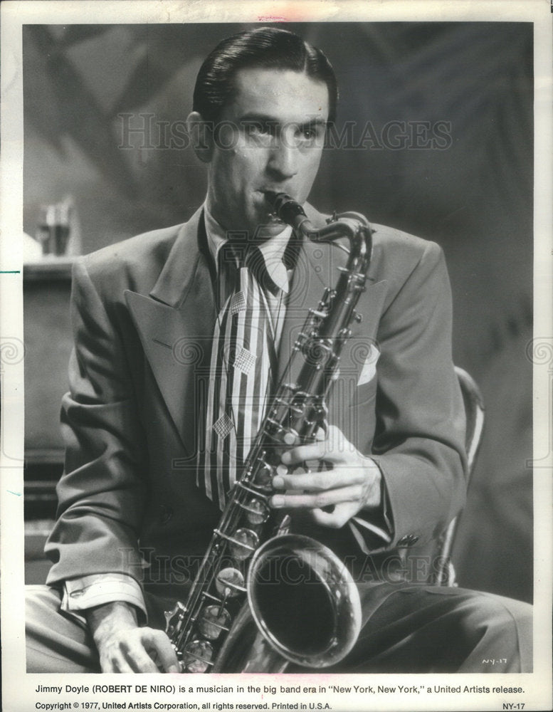1977 Press Photo New York New York Film Actor De Niro Playing Saxophone - Historic Images