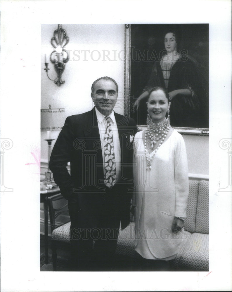 1990 Press Photo Louis Dell'Ollo with Slobhan Engle. - RSC70597 - Historic Images