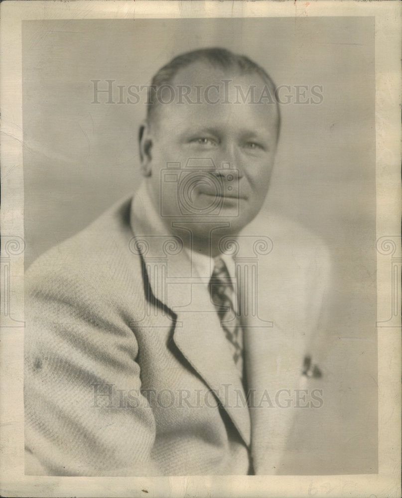 1945 Press Photo Oscar Meinhardt Chicago Fashion Industries Director - Historic Images