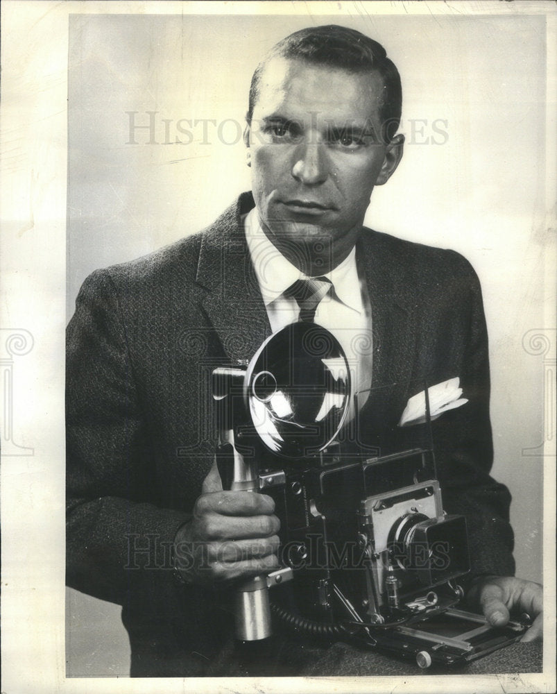 1963 Sun-Timesman Reporter-Photographer Richard Wylie was injured - Historic Images