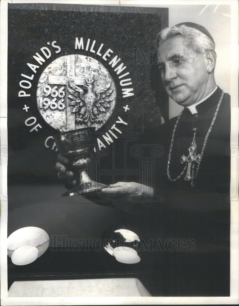 1966 Chalice given to American Poles by Stefan Cardinal Wyszinski - Historic Images