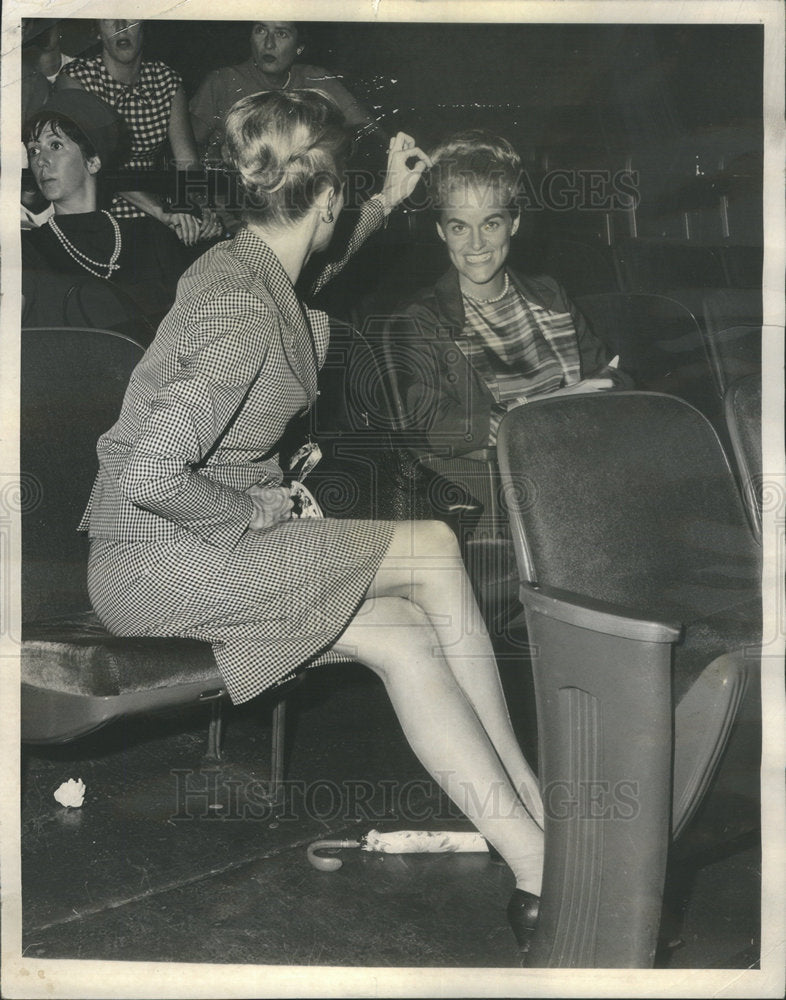 1965 Press Photo Mrs. A. G. Atwater and Mrs. William Wrigley at Fashion Show - Historic Images