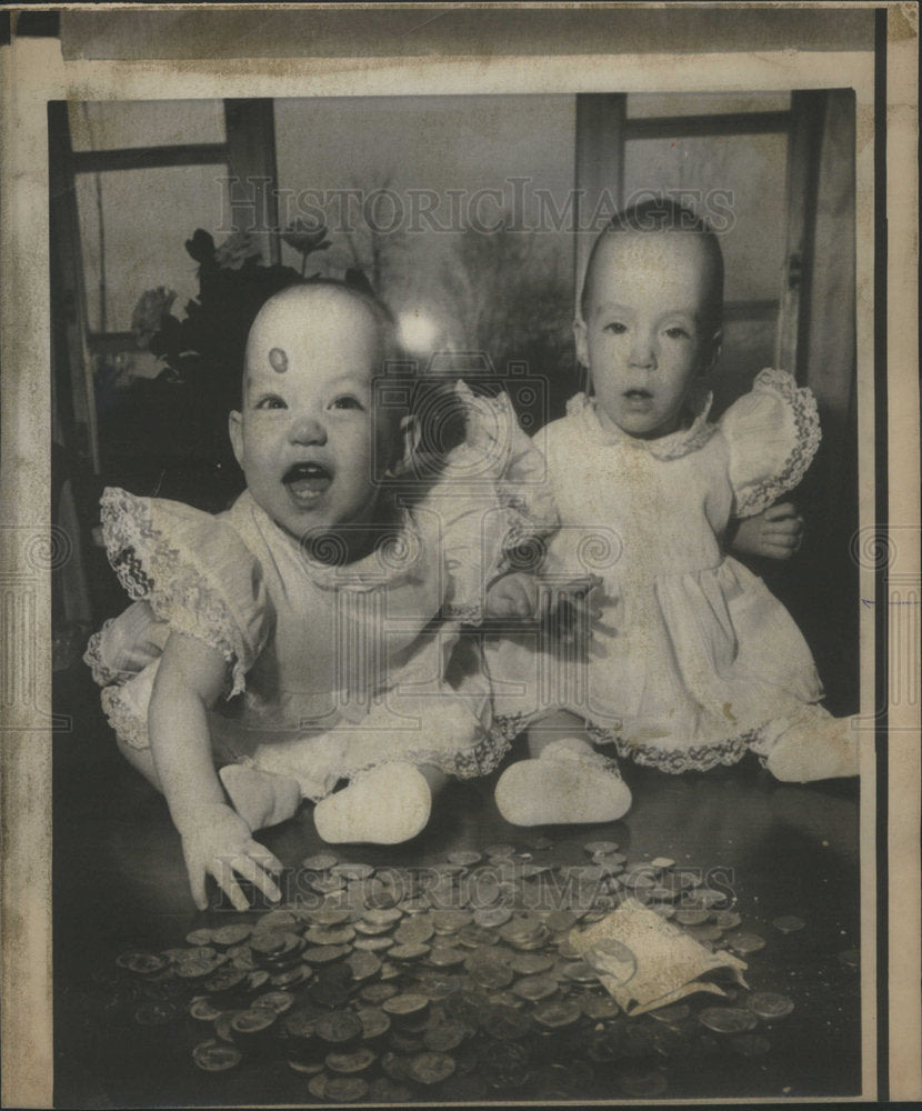 1974 Michelle & Angela Wright United States Rarest Babies - Historic Images