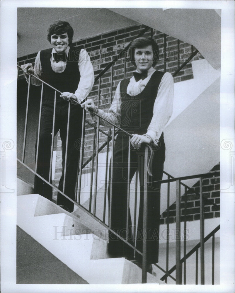 1972 Press Photo The Sundown Lary Greg and companion. - Historic Images