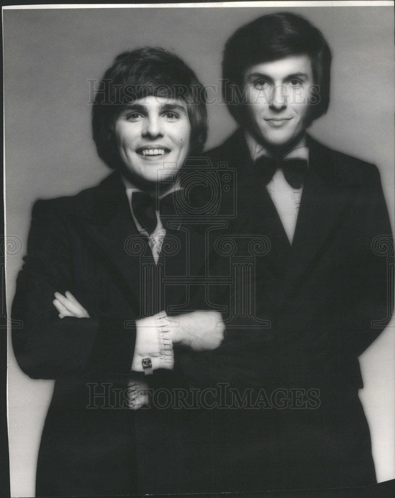 1972 Press Photo Singers Larry and Greg Wright - Historic Images