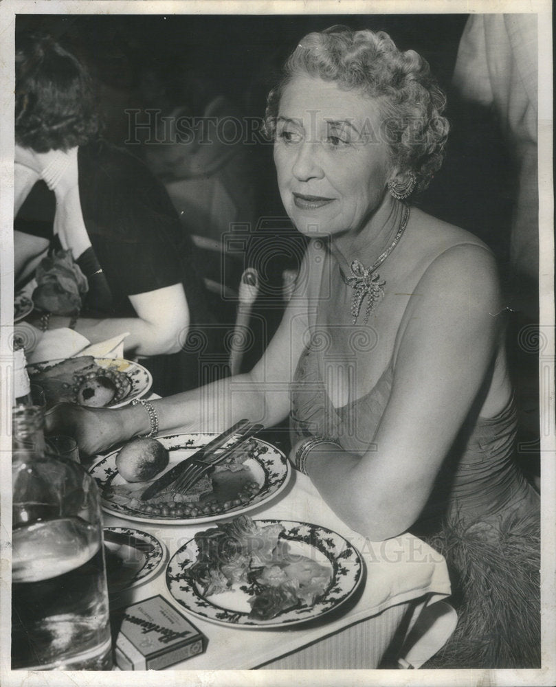 1952 Mrs. Warren Wright - Historic Images