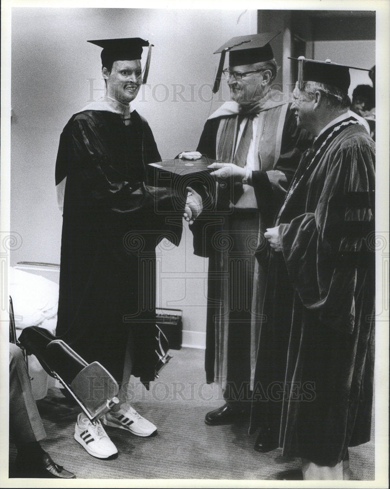 1983 Press Photo Kenneth Campbell DDS degree Dean Norman Olsen Robert Strotz - Historic Images