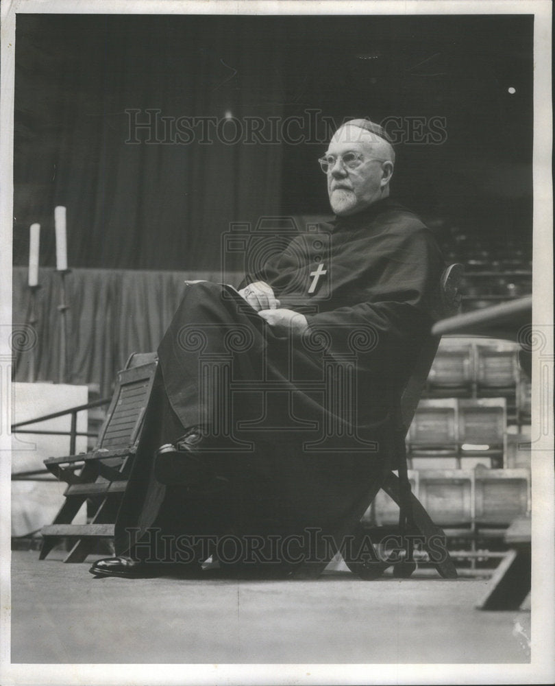 1954 The Right Reverend Robert Erskine Campbell - Historic Images