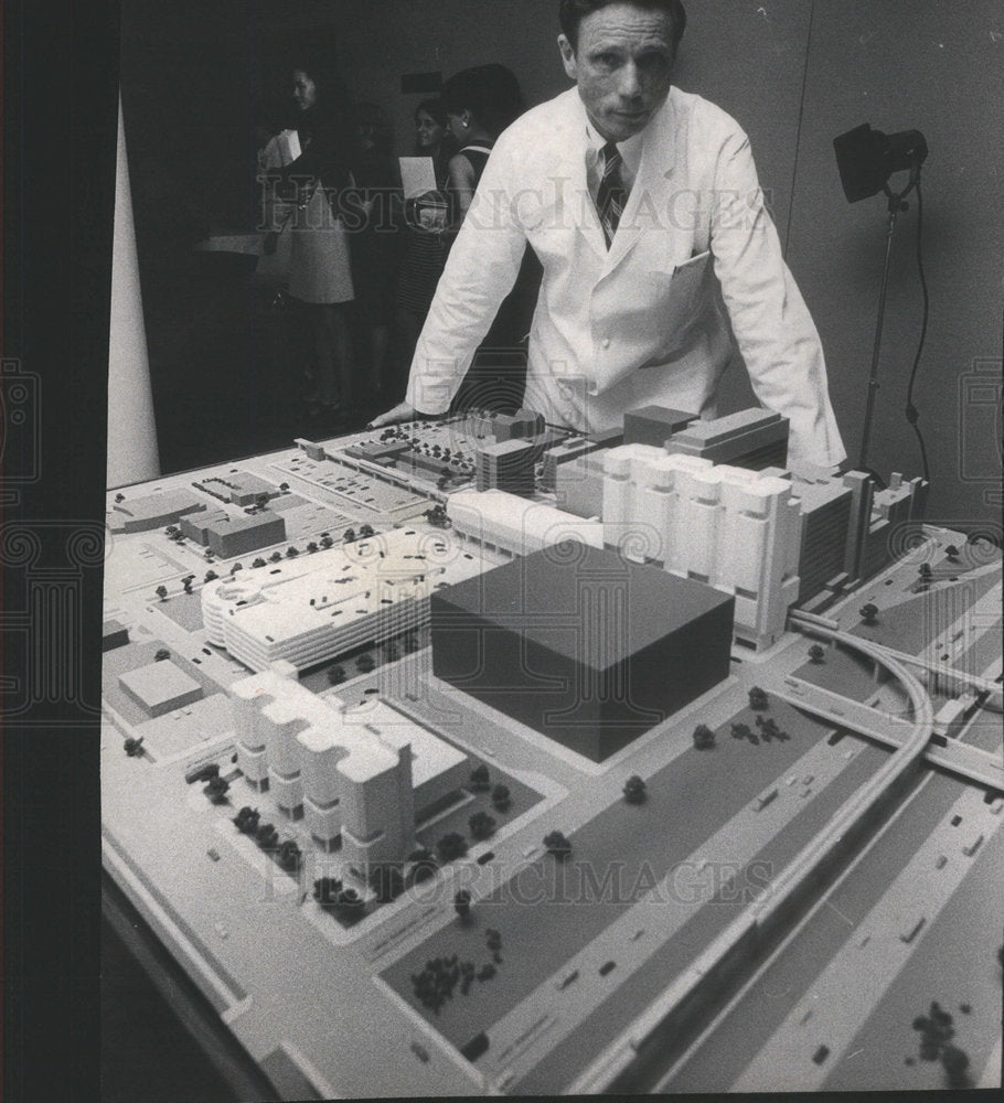 1971 Dr. James Campbell Sr., President St. Luke's Hospital. - Historic Images