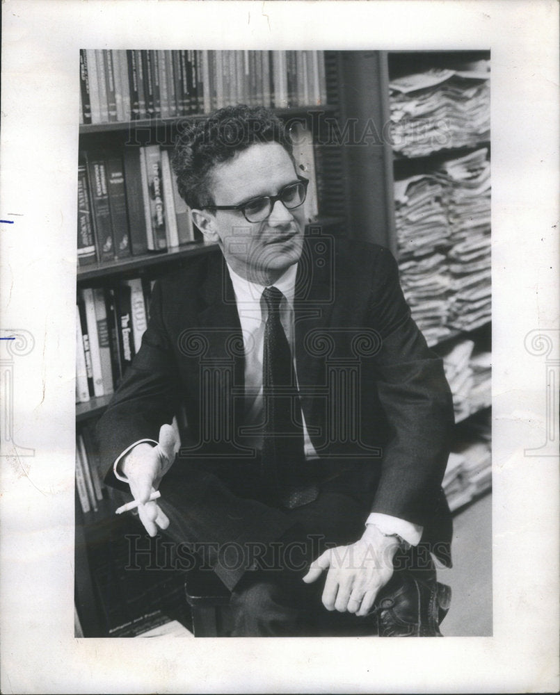 1971 Press Photo Daniel Callahan, Philosopher &amp; Dir. of the Institute of Society - Historic Images