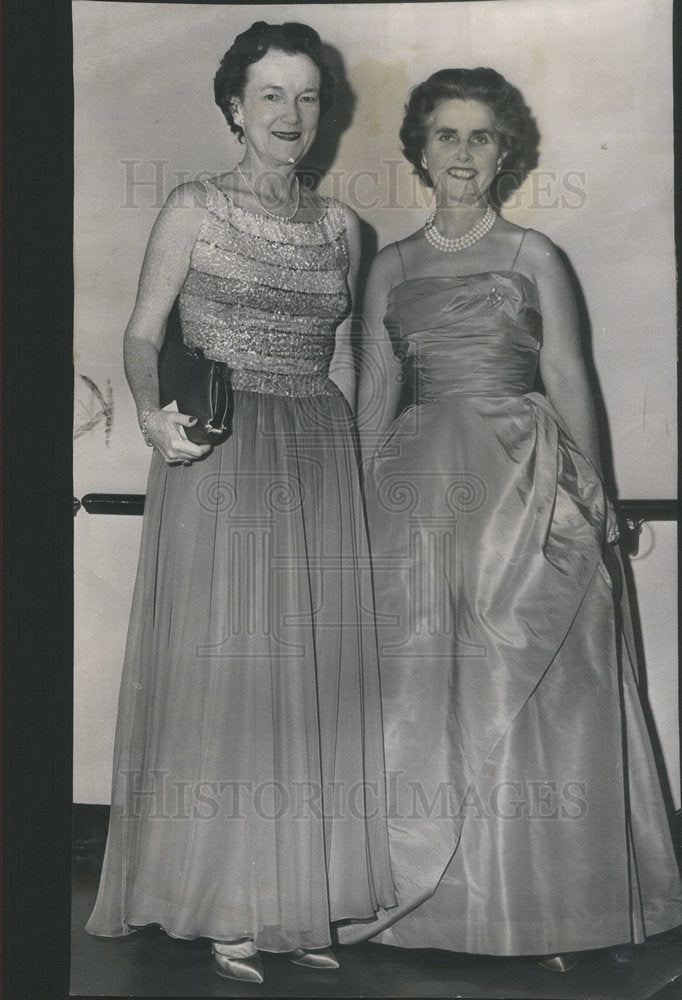 1961 Press Photo Mrs. Louis Laflin and Mrs. Richard L. Kennedy - Historic Images