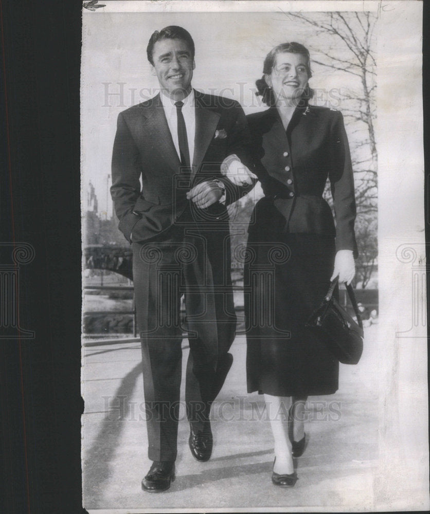 1954 Actor Peter Lawford Patricia Kennedy Walk Central Park New York - Historic Images