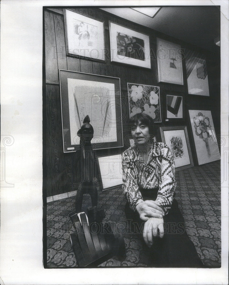 1976 Paula Prokopoff, organized an art clearence sale.  - Historic Images