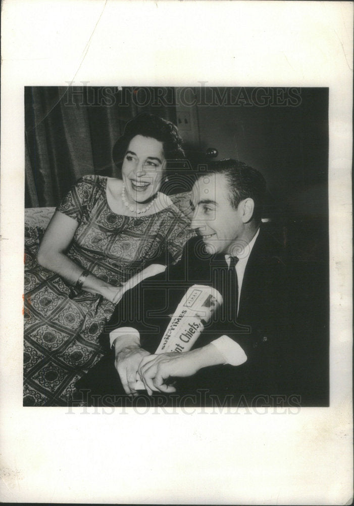 1961 Press Photo Chicago Sun Times Columnist Paul Molloy And Then There Were 8 - Historic Images