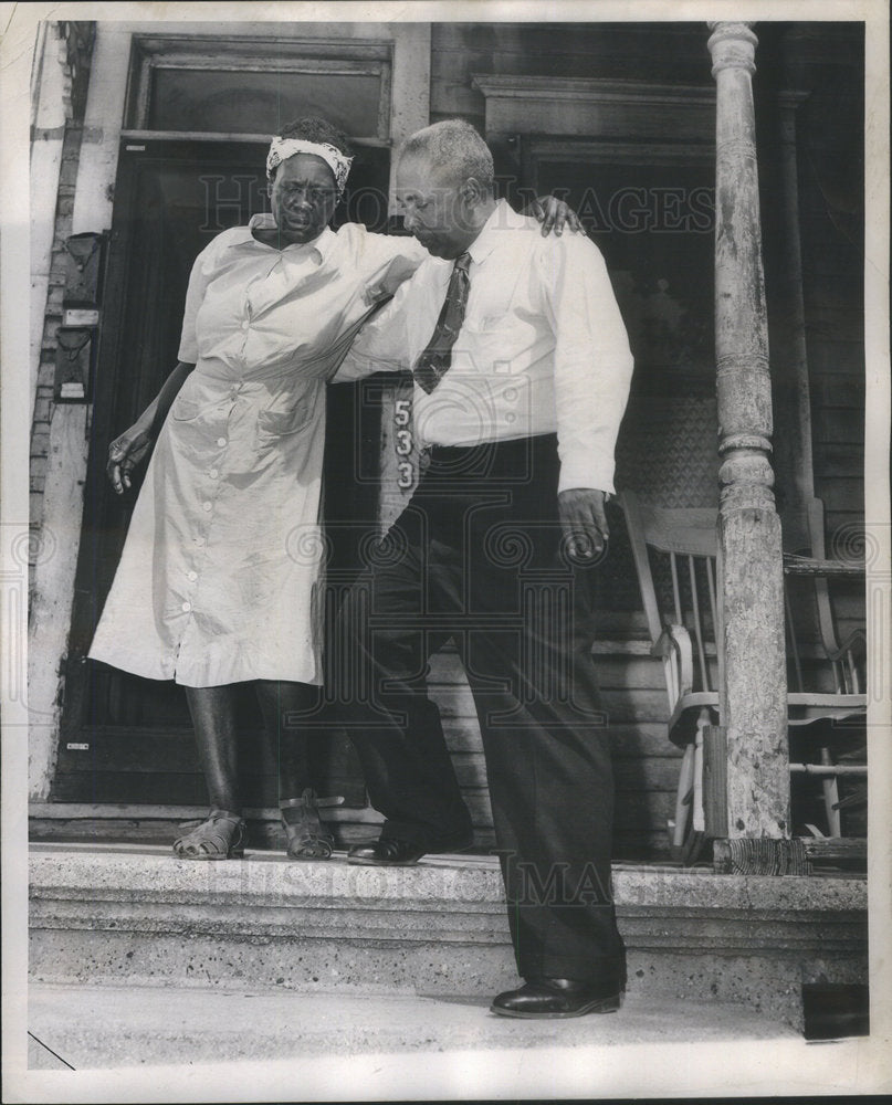 1949 Press Photo James Montgomery &amp; Wife Senturia Waukegan Illinois - Historic Images