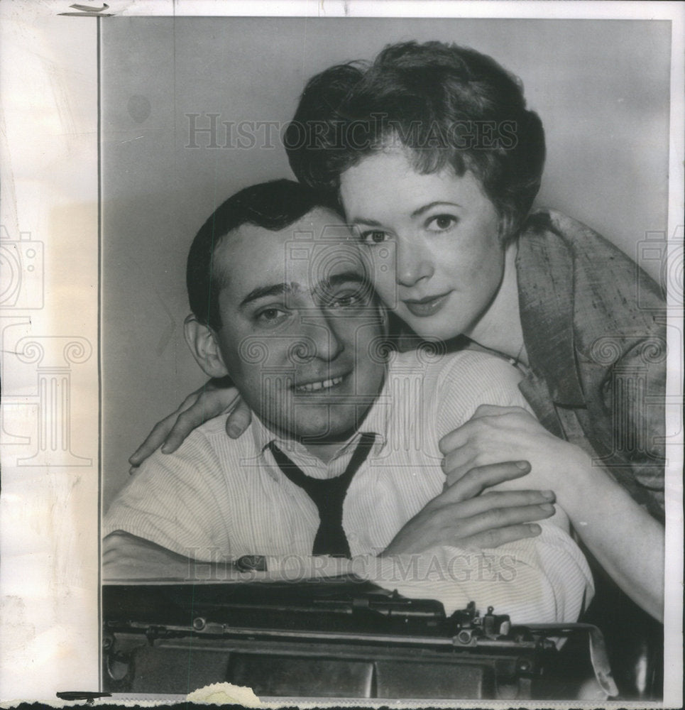 1961 Actress Piper Laurie Gets Together With Critic Morgenstern - Historic Images