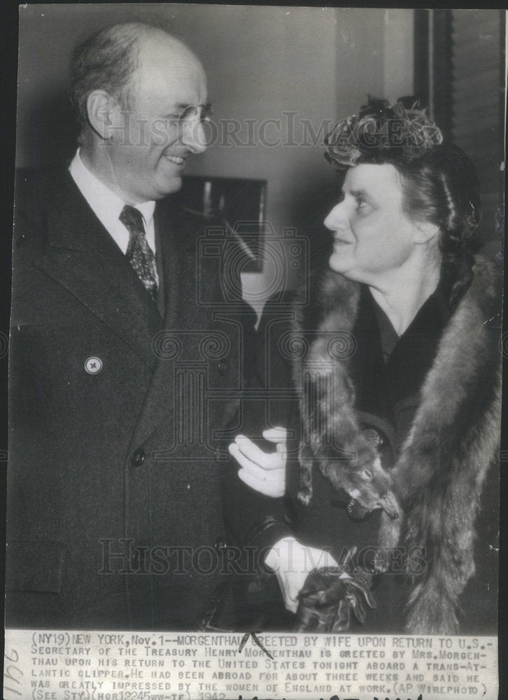 1942 Henry Morgenthau Greet by Mrs Morgenthau Upon Return To Clipper - Historic Images