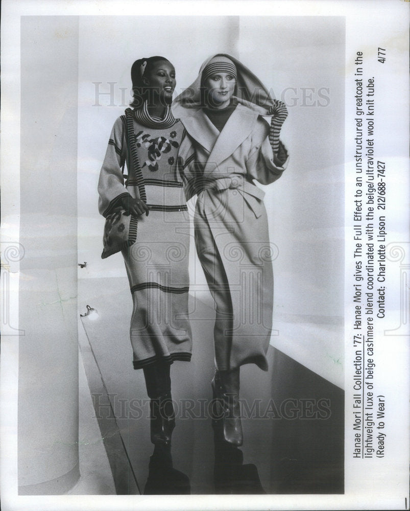 1977 Press Photo Hanae Mori Fashion Designer Gives Greatcoat in Beige Wool Knit - Historic Images