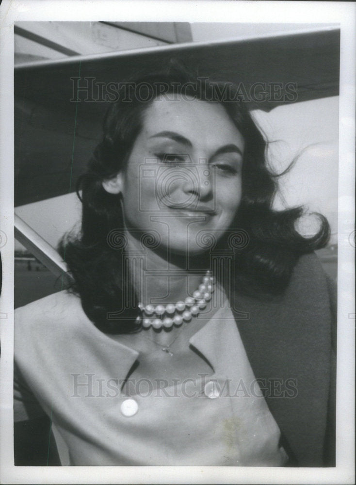 1954 Press Photo Actress Paola Mori Has Smile For Photographer Arrive In Rome - Historic Images