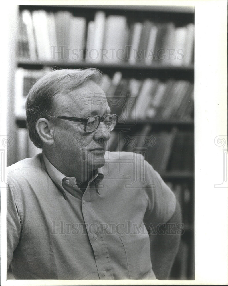 1994 Press Photo David M. Raup is a University of Chicago paleontologist. Raup s - Historic Images